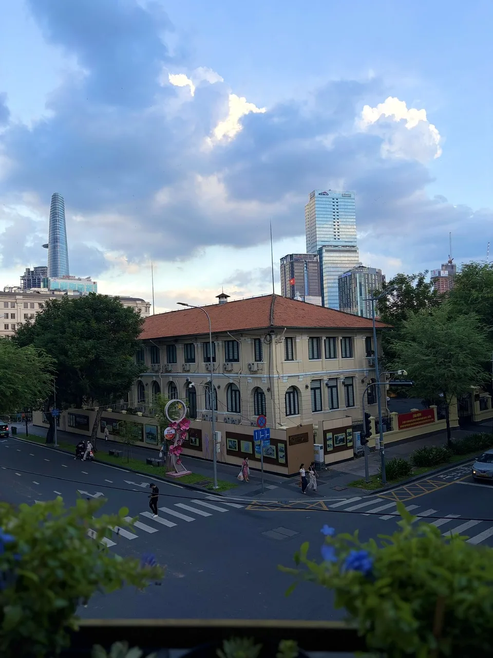 Dạo quanh Sài Gòn — 3